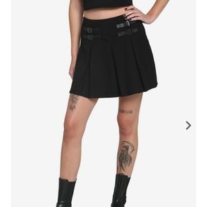 Hot Topic Junior's Double Buckle Accent Pleated Mini Skirt Emo Goth Punk Size Md